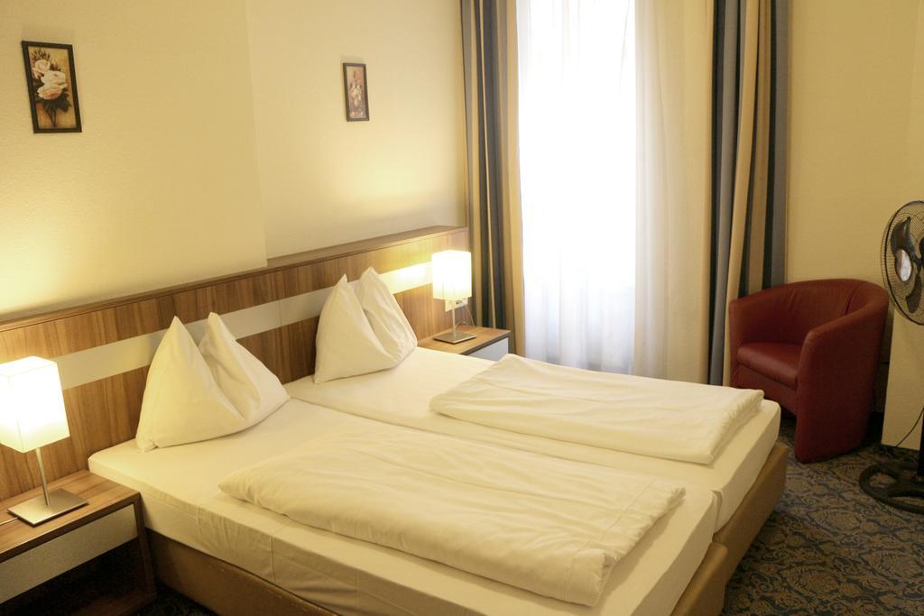 Hotel Carina Viyana Dış mekan fotoğraf